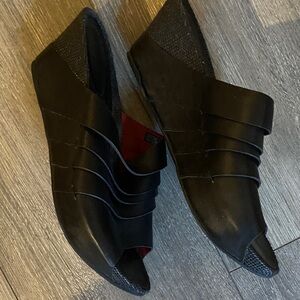 Tsubo wonens Black Slide Sandals